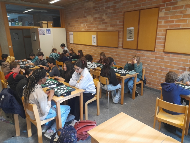 Tom Schotte organises school lessons in Ghent